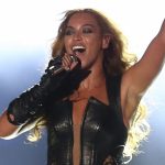 Beyoncé_at_Super_Bowl_XLVII_halftime_show_(9)