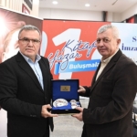 en-sevilen-yazarlar-osmangazide-kitap-severlerle-bulusuyor.jpg
