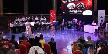 genclik-orkestrasi-ve-korosundan-muhtesem-yeni-yil-konseri.jpg