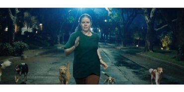 oscar-adayi-oyuncu-amy-adamsin-basrolunde-yer-aldigi-nightbitch-filminden-fragman-yayinlandi.jpg