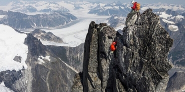 tum-zamanlarin-en-buyuk-dagcilarindan-alex-honnold-ve-tommy-caldwellin-nefes-kesici-yolculugunu-konu-alan-seytana-karsi-8-aralik-pazar-21-00de-national-geo.jpg