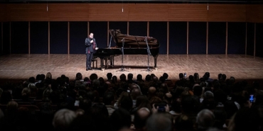 fazil-saydan-50-yilda-muhtesem-izmir-promiyeri.jpg