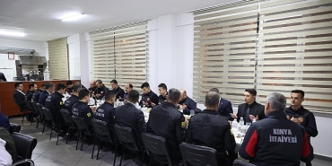 baskan-altay-kulu-ve-cihanbeylide-vatandaslarla-bulustu-itfaiyecilerle-sahur-yapti.jpg