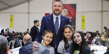 baskan-gorkem-duman-kadir-gecesinde-vatandaslarla-ayni-sofrada-bulustu.jpg