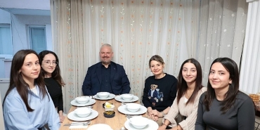 baskan-pehlivan-ogrencilerin-iftar-sofrasina-konuk-oldu.jpg