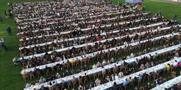 bayindir-belediyesi-kadir-gecesinde-iftar-yemegi-duzenledi.jpg