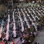 kadir-gecesi-iftarinda-burhaniyeliler-cumhuriyet-meydaninda-bulustu.jpg