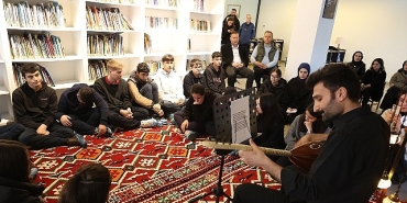 kartepede-asik-veysel-unutulmadi.jpg