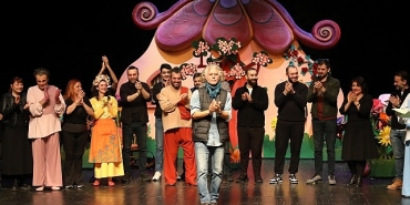 nazim-hikmetin-sevdali-bulutu-seyirciyle-bulustu.jpg