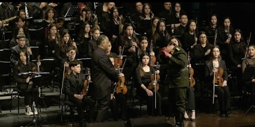 oratoryoda-acilan-turk-bayragi-sehit-ailesine-teslim-edildi.jpg