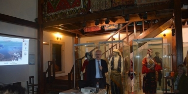 prof-dr-akin-ersoy-smyrna-antik-kentini-anlatti.jpg