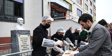yesilova-mahallesinde-1000-kisilik-iftar-sofrasi.jpg