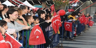 23-nisan-kutlamalari-ecem-boyaci-konseri-ile-taclandi.jpg