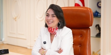 23-nisan-ulusal-egemenlik-ve-cocuk-bayrami-dolayisiyla-ogrenciler-uskudar-belediye-baskani-sinem-dedetasi-ziyaret-etti.jpg