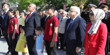 23-nisan-ulusal-egemenlik-ve-cocuk-bayraminin-105-yili-burhaniyede-cosku-ile-kutlandi.jpg