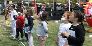 25-ucurtma-senliginde-binlerce-ucurtma-gokyuzune-uctu.jpg