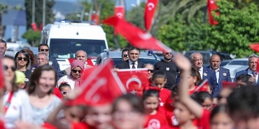 aliagalilar-23-nisan-cocuk-bayramini-avci-ramadan-parkinda-kutladi.jpg