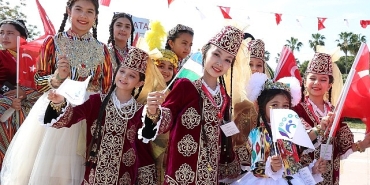 antalya-sokaklari-dunya-cocuklariyla-renklendi.jpg
