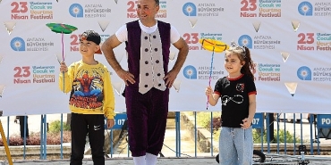 antalyali-cocuklar-23-nisani-dolu-dolu-kutluyor.jpg