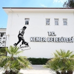 ataturkun-kocatepe-silueti-kemer-belediye-binasinda.jpg