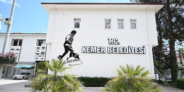 ataturkun-kocatepe-silueti-kemer-belediye-binasinda.jpg