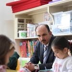 baskan-altay-neu-ve-mehmet-begen-ortaokulunda-ogrencilerle-bir-araya-geldi.jpg
