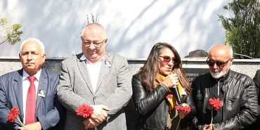 buyuk-ozan-ali-ekber-cicek-vefatinin-19-yilinda-edremitte-anildi.jpg