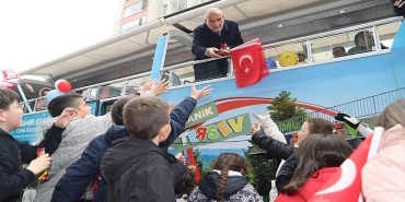 canik-belediye-baskani-ibrahim-sandikci-cocuklarin-bayram-sevincine-ortak-oldu.jpg