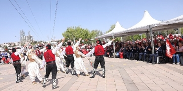 cankayada-23-nisan-coskusu-ataparkta-basladi.jpg