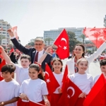 cumhuriyet-meydani-rengarenk.jpg