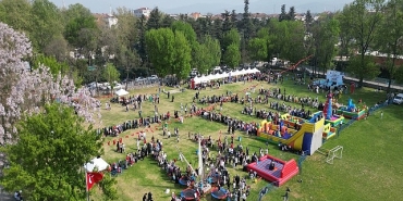 inegolde-23-nisan-bir-baska-guzel.jpg