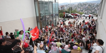 karabaglarda-23-nisan-coskusu-dolu-dolu-yasandi.jpg
