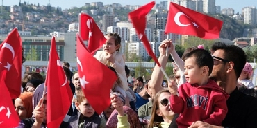milli-irade-meydani-cocuklarin-nesesi-ile-civil-civil.jpg