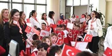 minik-ogrencilerden-baskan-aydina-23-nisan-ziyareti.jpg