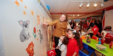mutlu-cocuklar-yenilenmis-siniflarina-kavustu.jpg