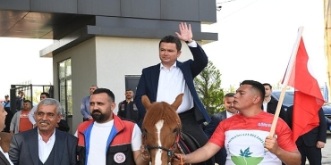 osmangazide-geleneksel-rahvan-at-kosusu-coskusu.jpg