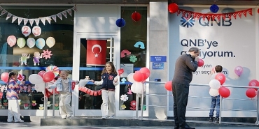 qnb-turkiye-23-nisan-ulusal-egemenlik-ve-cocuk-bayramina-ozel-olarak-hazirladigi-yeni-reklam-filmini-yayinladi.jpg