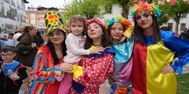 sarayda-cocuklar-eglenceye-doydu.jpg
