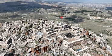 selcuklu-belediye-baskani-ahmet-pekyatirmaci-gevale-kalesinde-sona-gelinen-3-etap-restorasyon-calismalarini-yerinde-inceledi.jpg