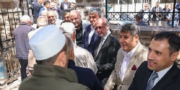 selcukluda-geleneksel-cuma-bulusmalari-suruyor.jpg