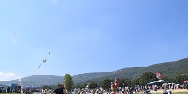 torbali-belediyesi-17-ucurtma-senligi-rengarenk-gecti.jpg