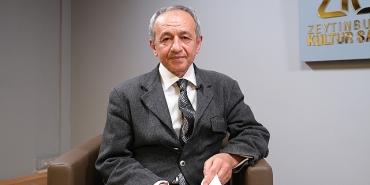 100-yuze-imza-ve-soylesi-programinda-sezonun-son-konugu-sadik-yalsizucanlar.jpg