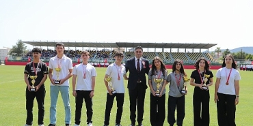 19-mayis-ataturku-anma-genclik-ve-spor-bayrami-aliagada-coskuyla-kutlandi.jpg