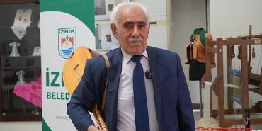65-yildir-sazi-ve-kalemi-elinde.jpg