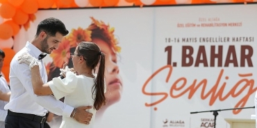 aliaganin-ozel-cocuklarindan-rengarenk-bahar-senligi.jpg
