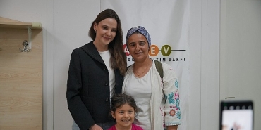 alina-boz-adiyamanli-depremzede-cocuklarla-bulustu.jpg