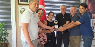 altinkayadan-baskan-topalogluna-tesekkur-plaketi.jpg