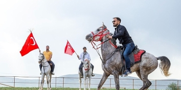 anadolu-selcuklu-fotograf-derneginden-atli-safari-keyfi-uyeler-ve-aileleri-unutulmaz-bir-gun-yasadi.jpg