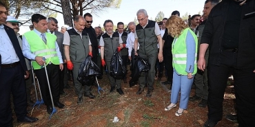 bakandan-yanginlara-karsi-vatandasla-birlikte-orman-temizligi.jpg
