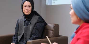 baska-sorular-soylesi-programinin-nisan-ayi-konugu-serap-ekizler-sonmez-oldu.jpg